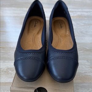 Clarks Sara Bay Navy Leather Women's Size 7